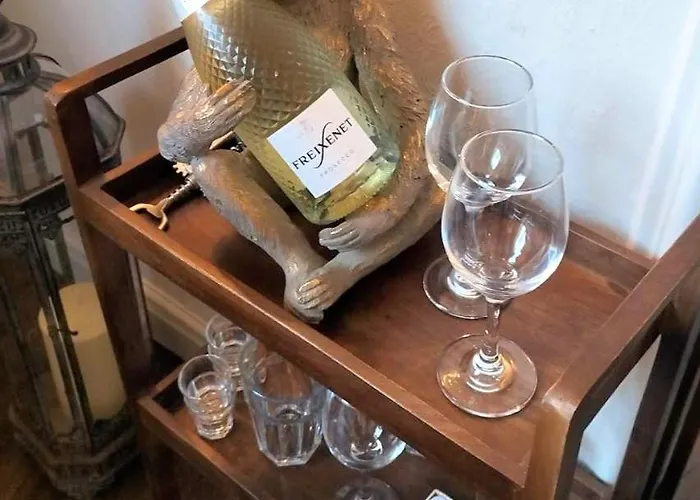 Apartment Merchants Yard *